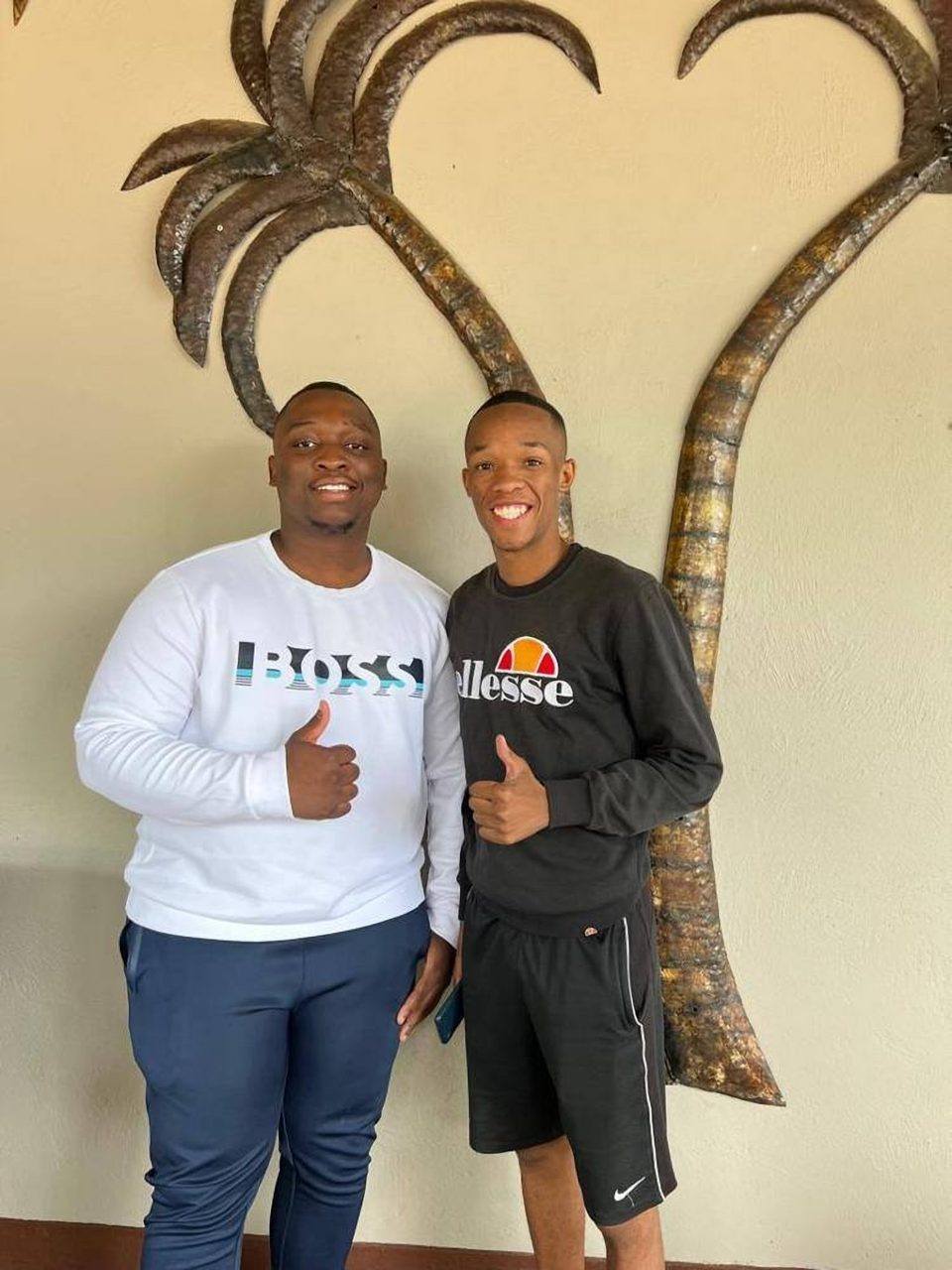 Friends visiting Omateko Lodge